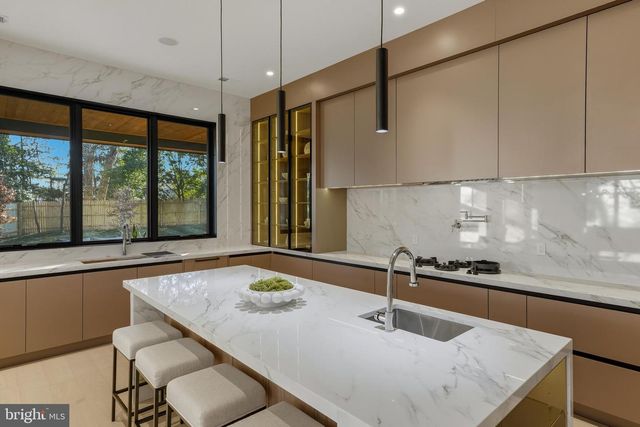 7103 WESTBURY RD, Mclean, VA 22101