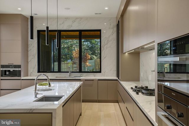 7103 WESTBURY RD, Mclean, VA 22101