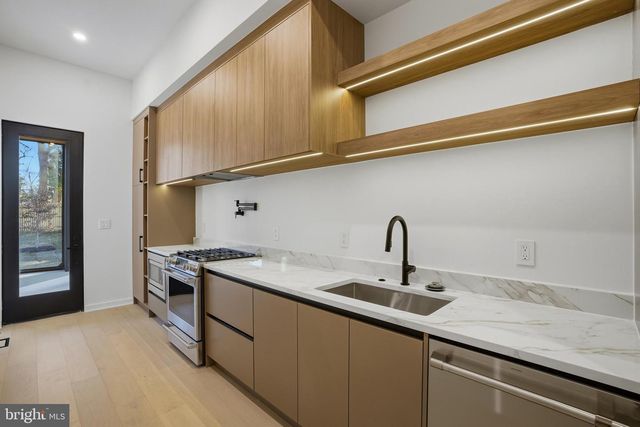 7103 WESTBURY RD, Mclean, VA 22101