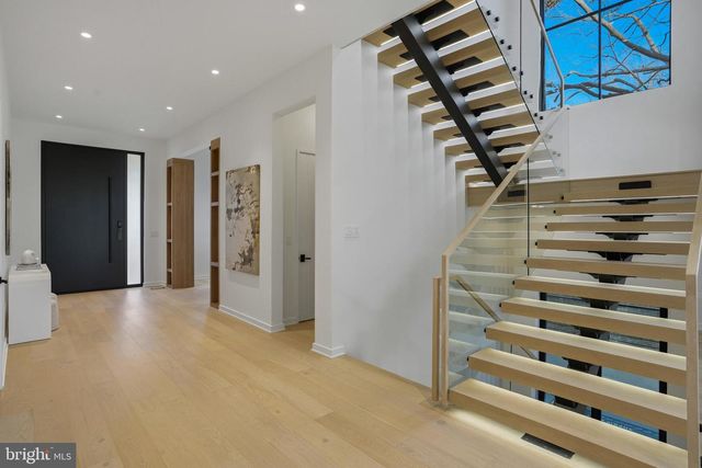 7103 WESTBURY RD, Mclean, VA 22101