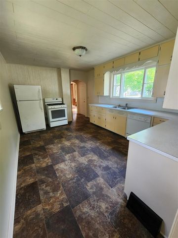330 S Stewart Avenue, Big Rapids, MI 49307