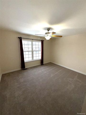 71 Grandview Circle, White Lake, MI 48386