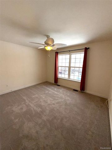 71 Grandview Circle, White Lake, MI 48386