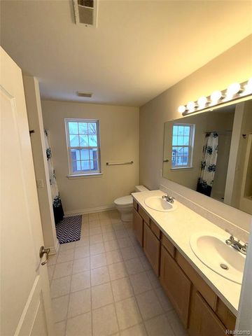 71 Grandview Circle, White Lake, MI 48386