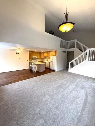 71 Grandview Circle, White Lake, MI 48386