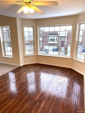 71 Grandview Circle, White Lake, MI 48386