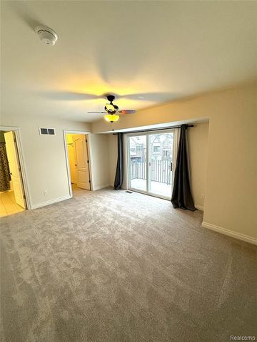 71 Grandview Circle, White Lake, MI 48386