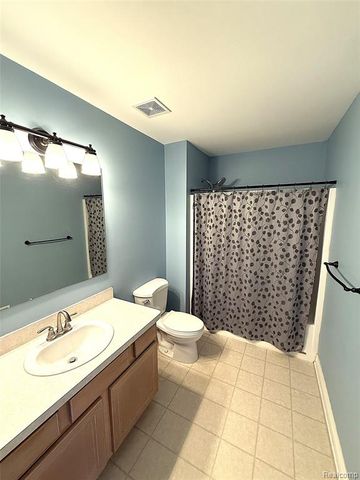 71 Grandview Circle, White Lake, MI 48386