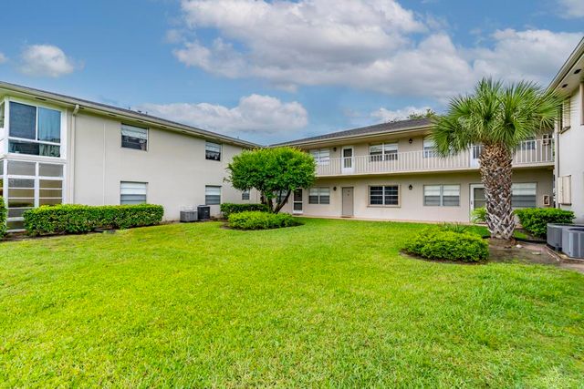 3 Lake Vista Trl Apt 203, Port St Lucie, FL 34952