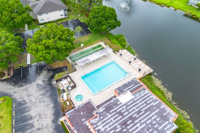 3 Lake Vista Trl Apt 203, Port St Lucie, FL 34952