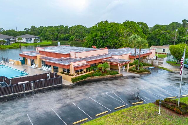3 Lake Vista Trl Apt 203, Port St Lucie, FL 34952