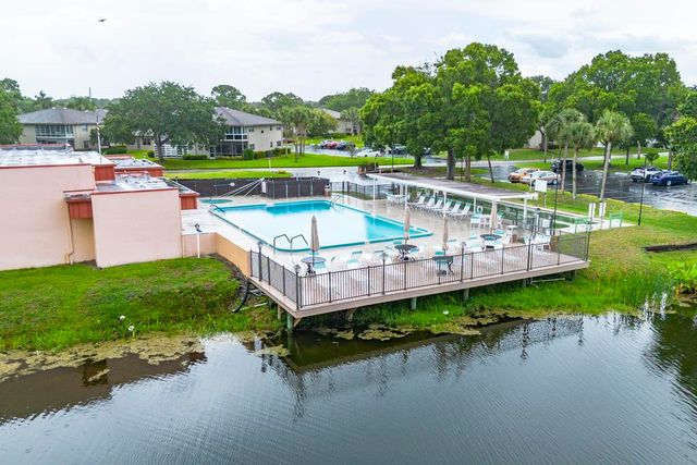3 Lake Vista Trl Apt 203, Port St Lucie, FL 34952