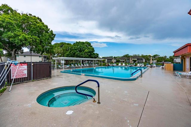 3 Lake Vista Trl Apt 203, Port St Lucie, FL 34952