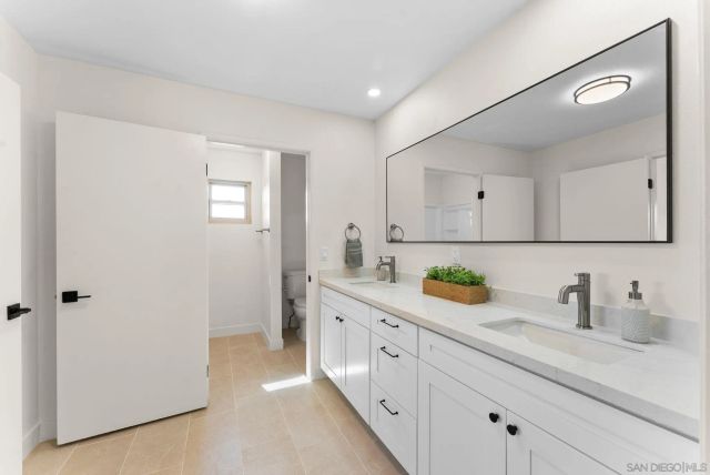 725 Peggy Dr, San Diego, CA 92114