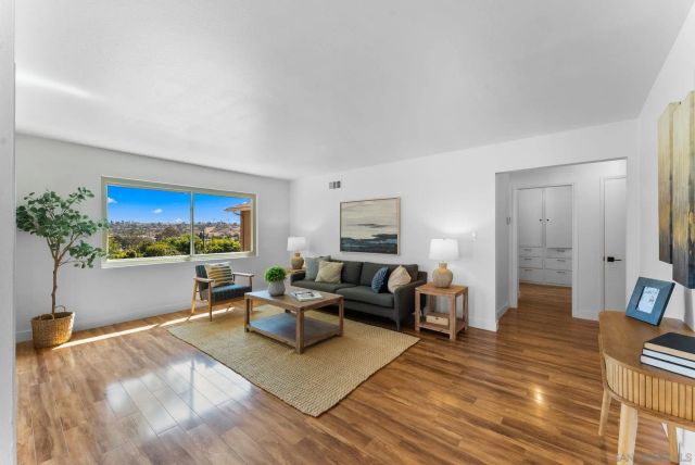 725 Peggy Dr, San Diego, CA 92114