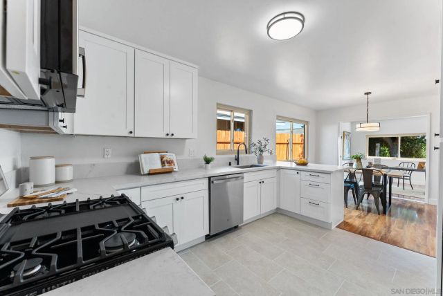 725 Peggy Dr, San Diego, CA 92114