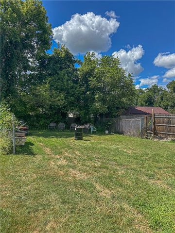 33 Mccormick Ave, Uniontown, PA 15401