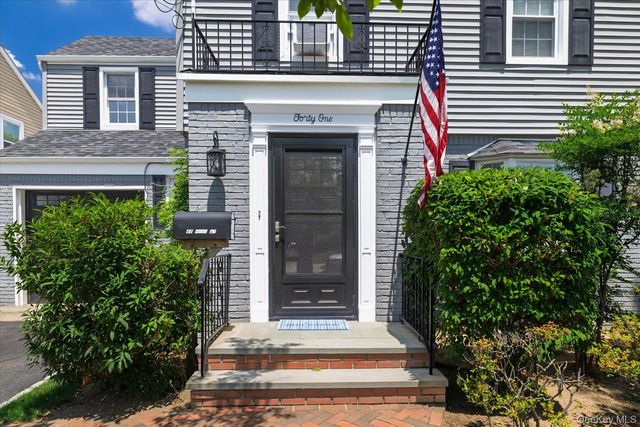 41 Hart Street, Lynbrook, NY 11563