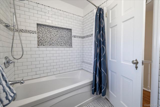 41 Hart Street, Lynbrook, NY 11563