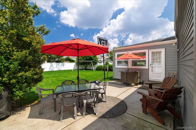 41 Hart Street, Lynbrook, NY 11563
