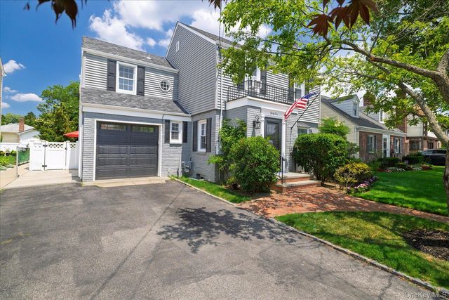 41 Hart Street, Lynbrook, NY 11563