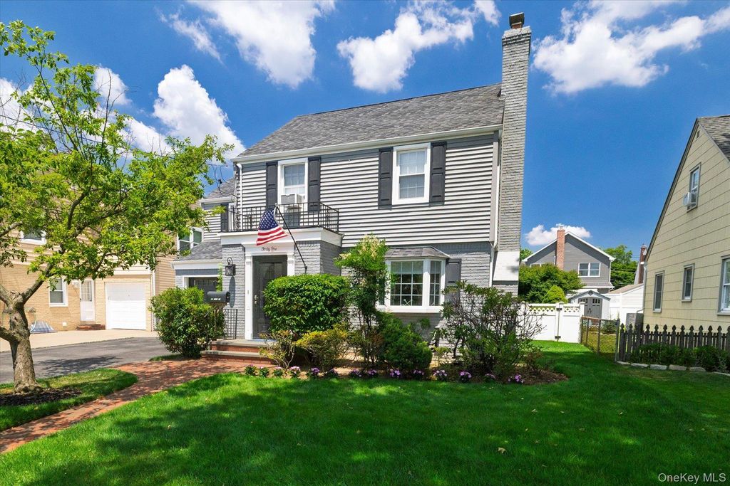 41 Hart Street, Lynbrook, NY 11563