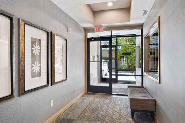 1155 Ford Road 214, Saint Louis Park, MN 55426