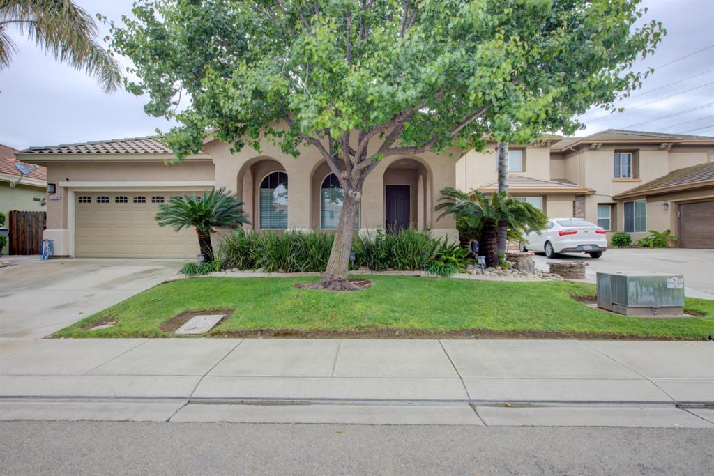 5214 Harness Ct, Riverbank, CA 95367