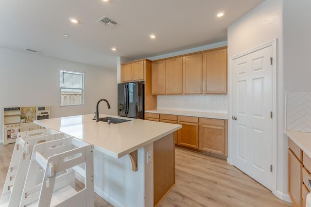 9584 Del Seis Drive, Sacramento, CA 95829