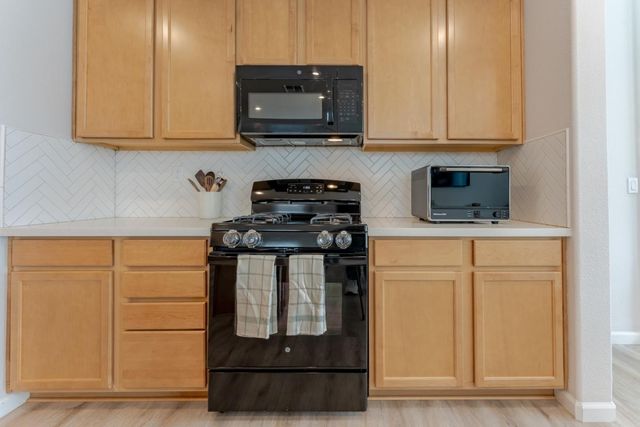 9584 Del Seis Drive, Sacramento, CA 95829