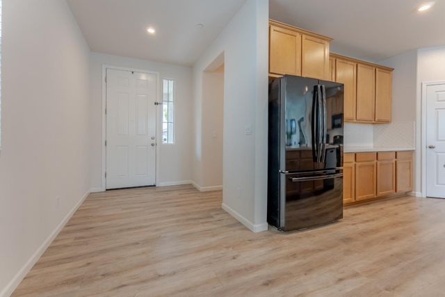 9584 Del Seis Drive, Sacramento, CA 95829