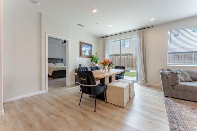 9584 Del Seis Drive, Sacramento, CA 95829
