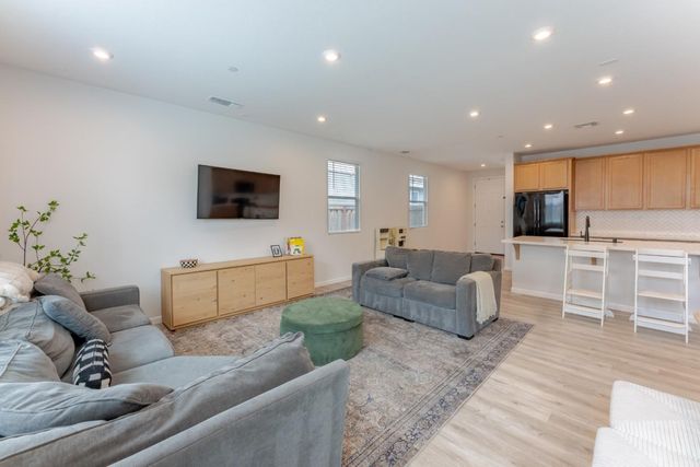 9584 Del Seis Drive, Sacramento, CA 95829