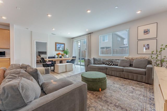 9584 Del Seis Drive, Sacramento, CA 95829