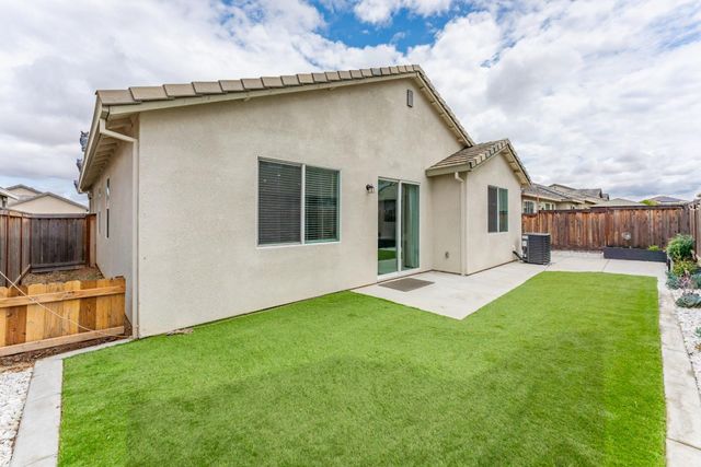 9584 Del Seis Drive, Sacramento, CA 95829