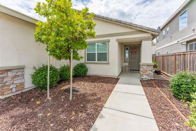 9584 Del Seis Drive, Sacramento, CA 95829