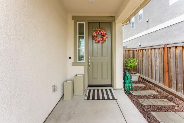9584 Del Seis Drive, Sacramento, CA 95829
