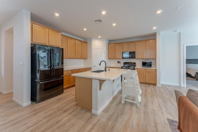 9584 Del Seis Drive, Sacramento, CA 95829