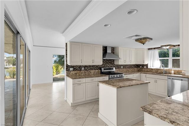 875 Robin CT, Marco Island, FL 34145