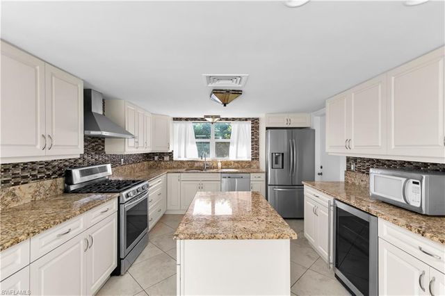 875 Robin CT, Marco Island, FL 34145