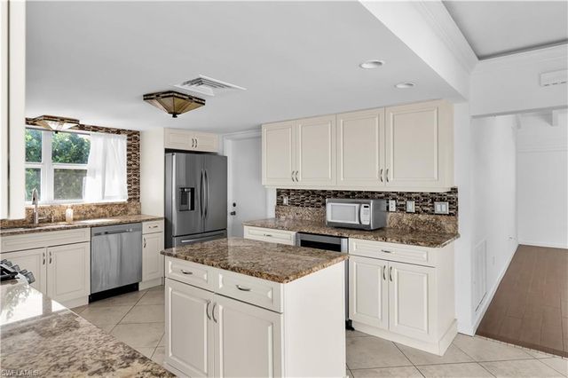 875 Robin CT, Marco Island, FL 34145