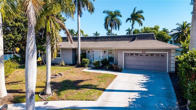 875 Robin CT, Marco Island, FL 34145