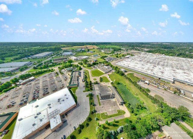 7608 E Michigan Avenue, Saline, MI 48176