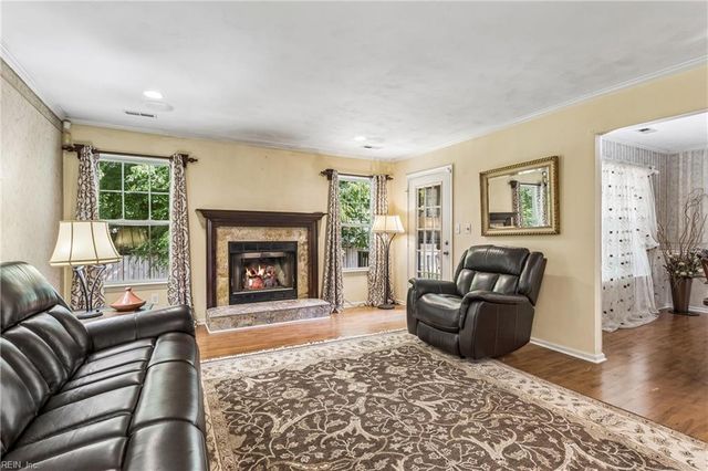 121 View Pointe DR, Newport News, VA 23603
