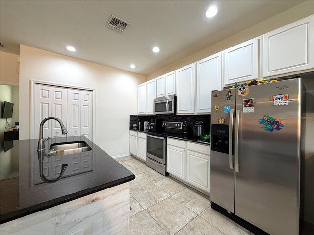 720 LAS FUENTES DRIVE, Kissimmee, FL 34746