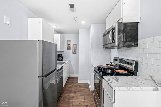 230 E 9th Street 107, Indianapolis, IN 46204