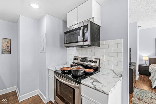 230 E 9th Street 107, Indianapolis, IN 46204