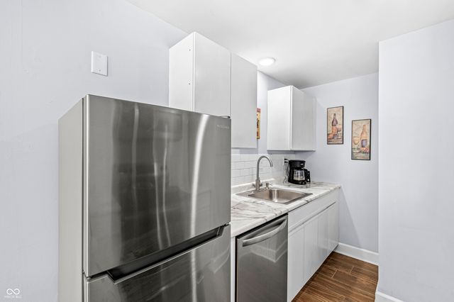 230 E 9th Street 107, Indianapolis, IN 46204