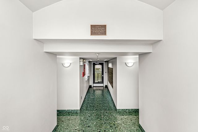 230 E 9th Street 107, Indianapolis, IN 46204