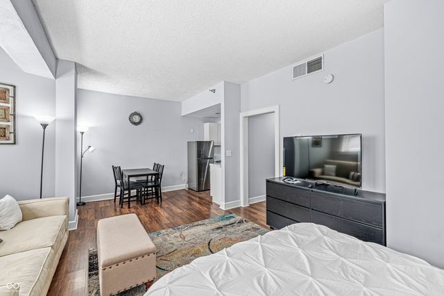 230 E 9th Street 107, Indianapolis, IN 46204